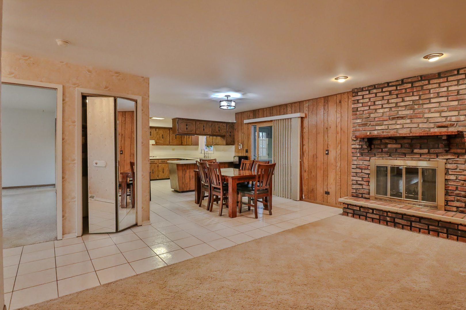 7N240 West End Road Roselle IL 60172