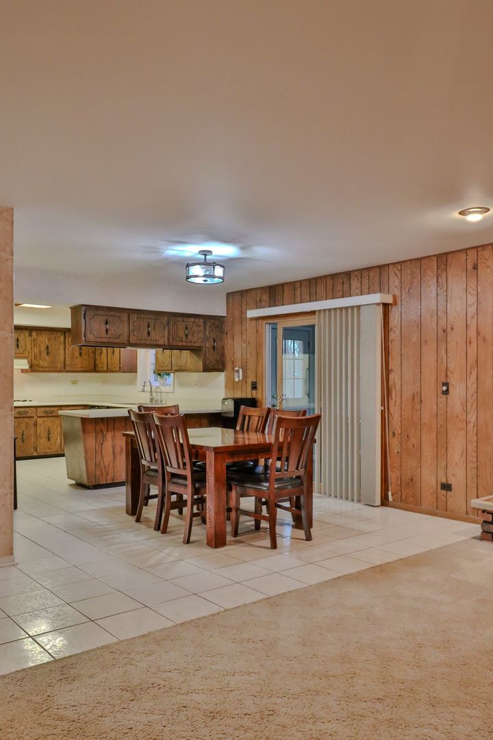 7N240 West End Road Roselle IL 60172