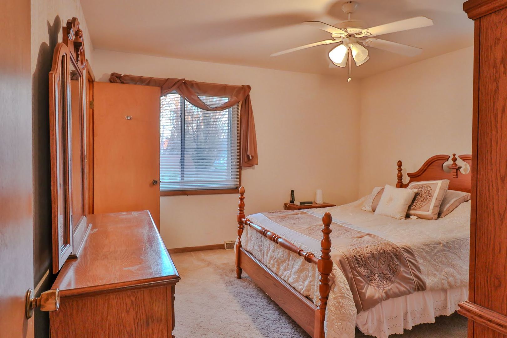 7N240 West End Road Roselle IL 60172