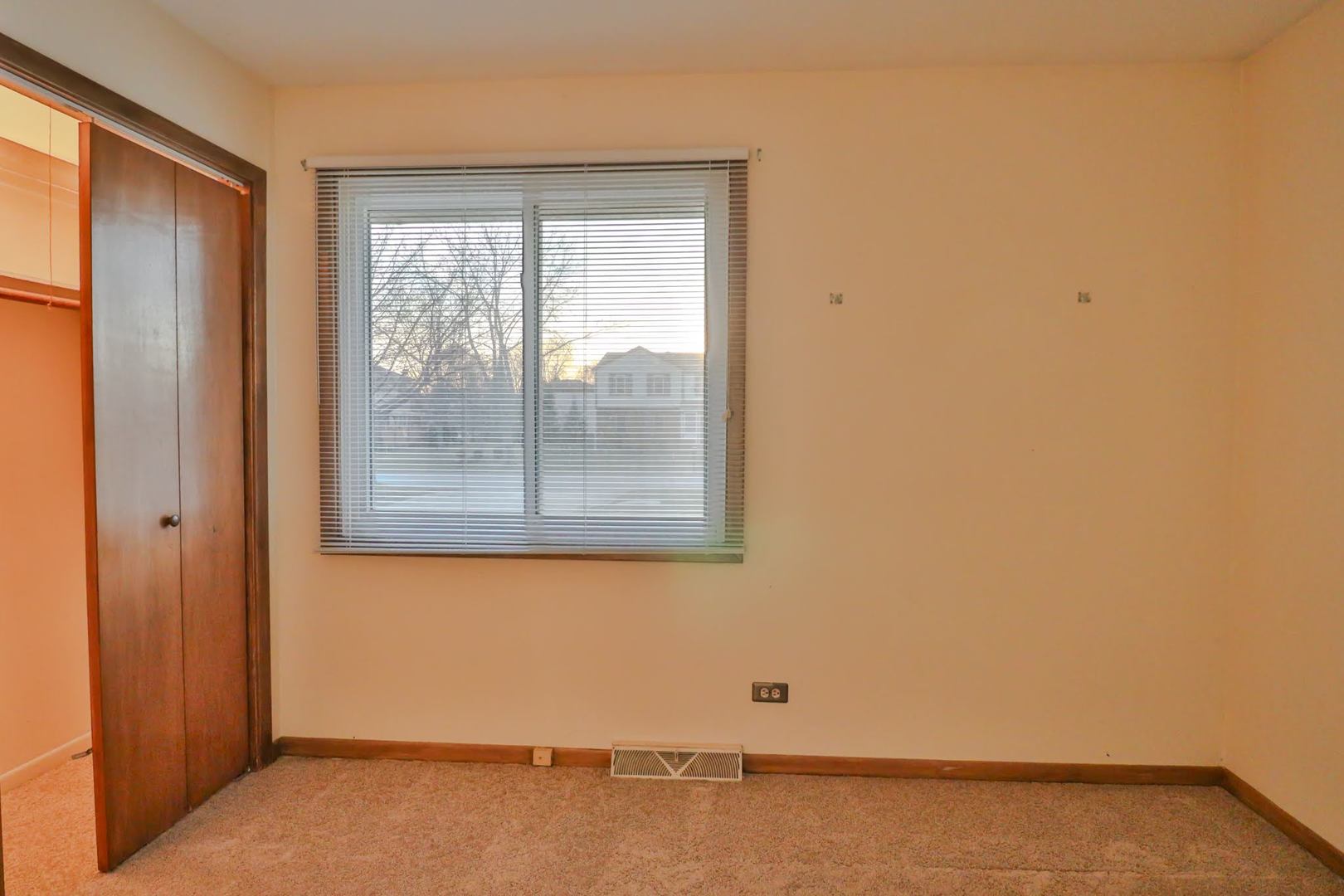 7N240 West End Road Roselle IL 60172