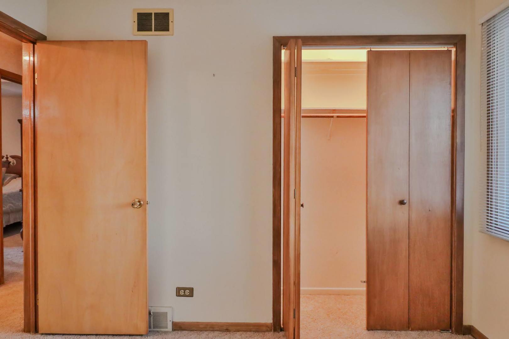 7N240 West End Road Roselle IL 60172