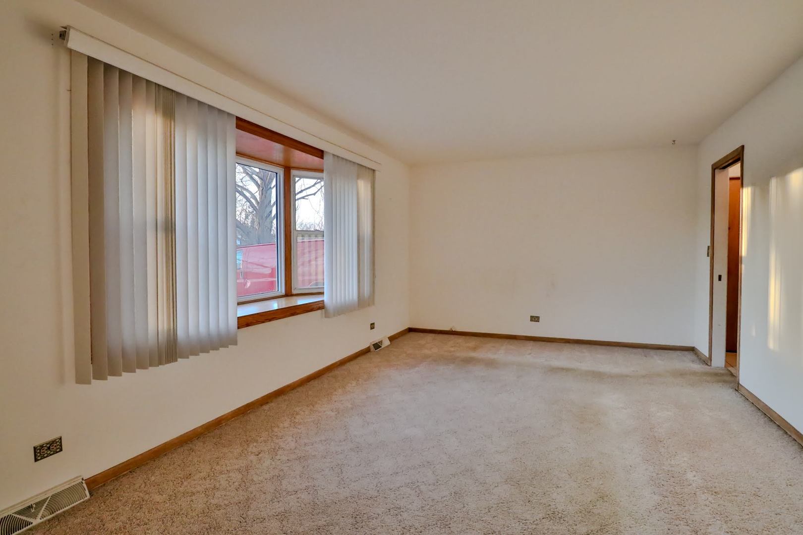 7N240 West End Road Roselle IL 60172