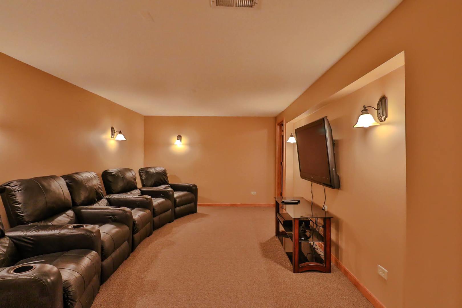 7N240 West End Road Roselle IL 60172
