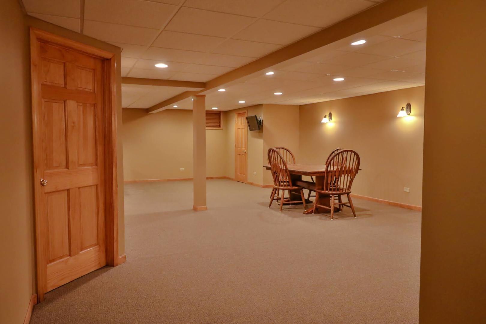 7N240 West End Road Roselle IL 60172