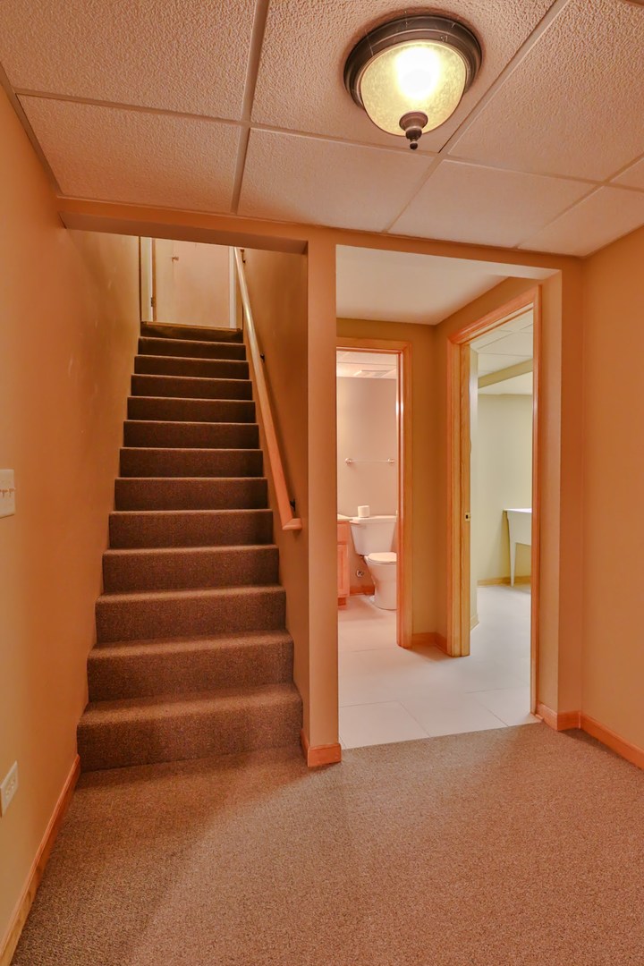 7N240 West End Road Roselle IL 60172