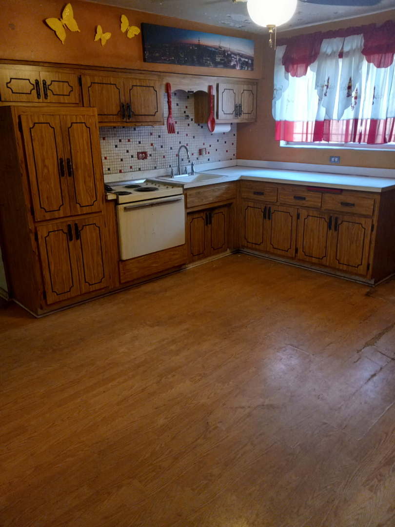 9556 South Colfax Avenue Chicago IL 60617