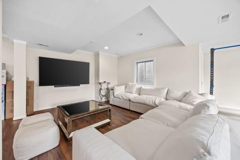 10N767 Newport Court Elgin IL 60124