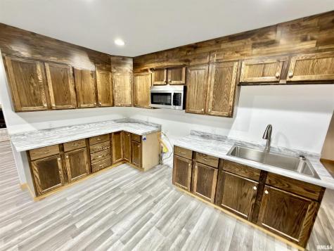 274 Oaktree Ave Avenue Salem IL 62881
