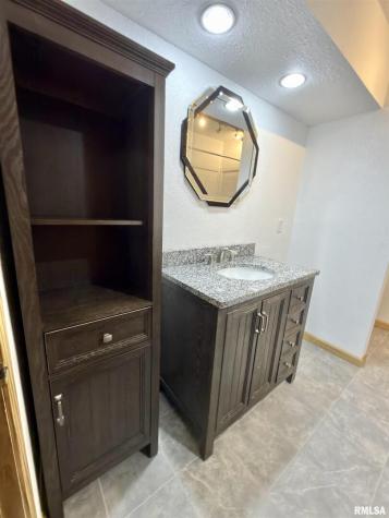 274 Oaktree Ave Avenue Salem IL 62881