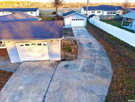 274 Oaktree Ave Avenue Salem IL 62881