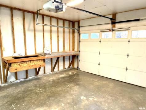 274 Oaktree Ave Avenue Salem IL 62881
