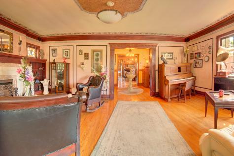 10127 South Hoyne Avenue Chicago IL 60643