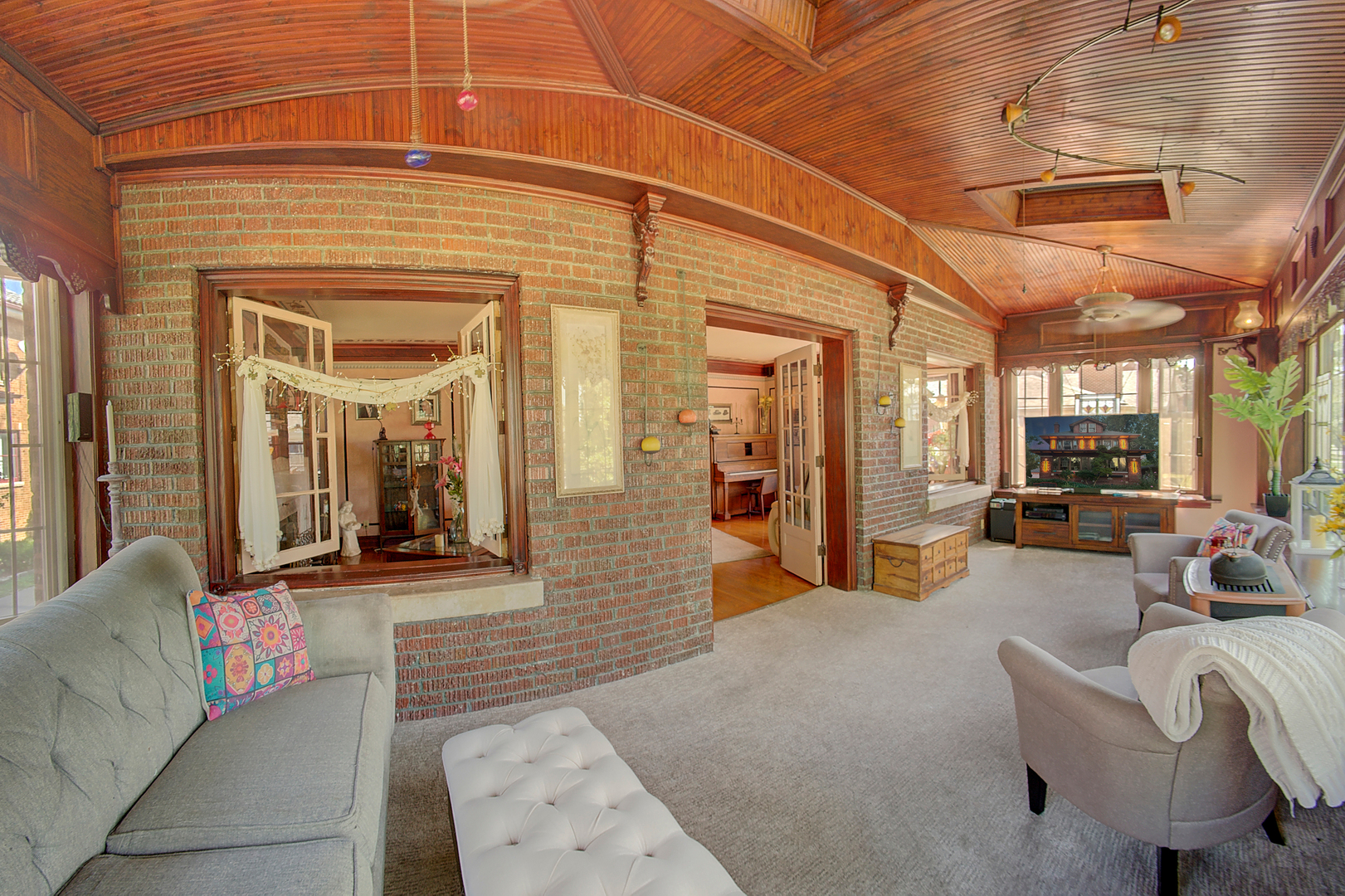 10127 South Hoyne Avenue Chicago IL 60643