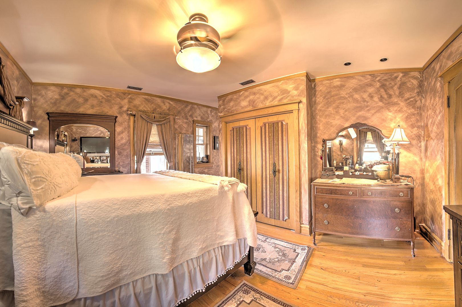10127 South Hoyne Avenue Chicago IL 60643
