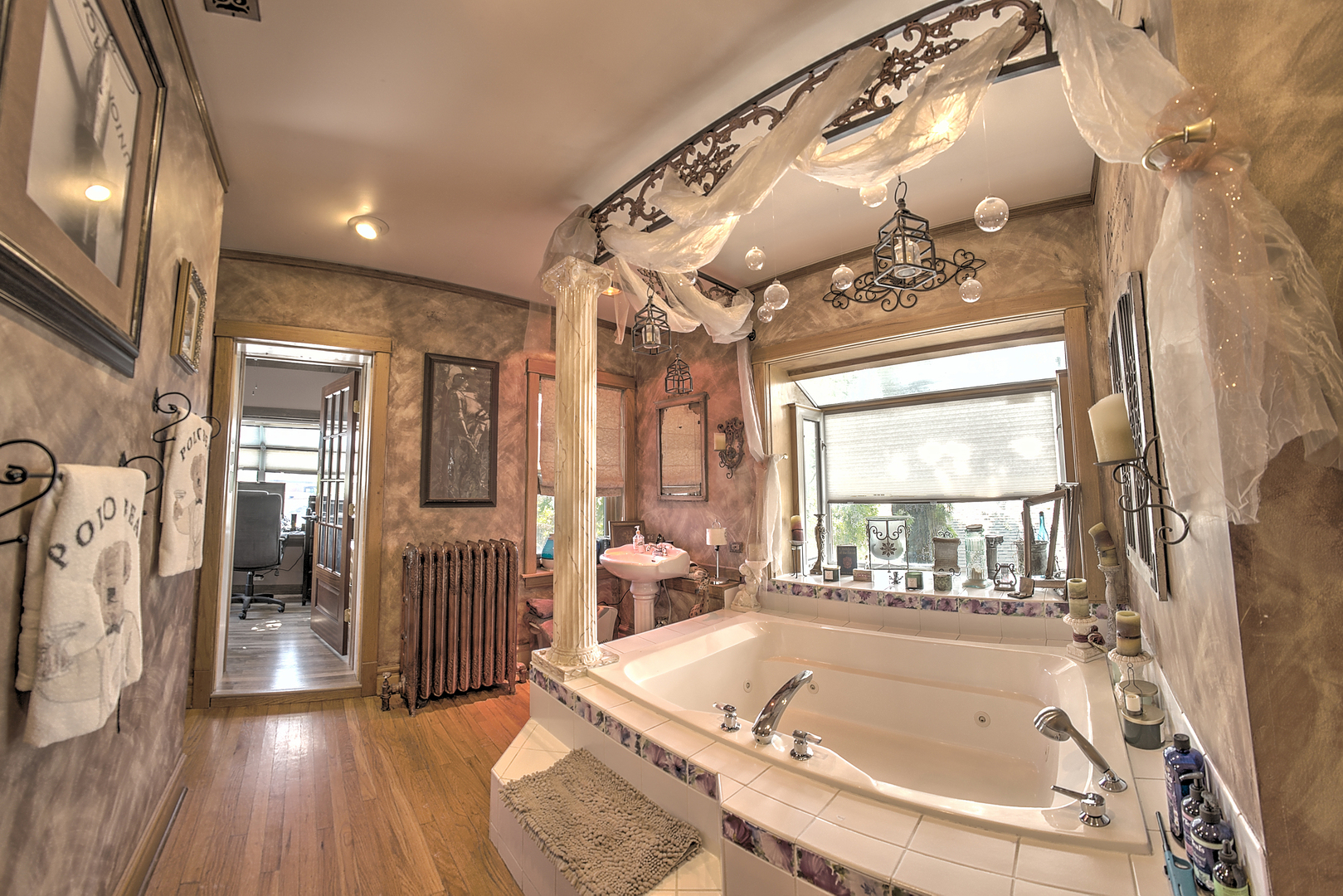 10127 South Hoyne Avenue Chicago IL 60643