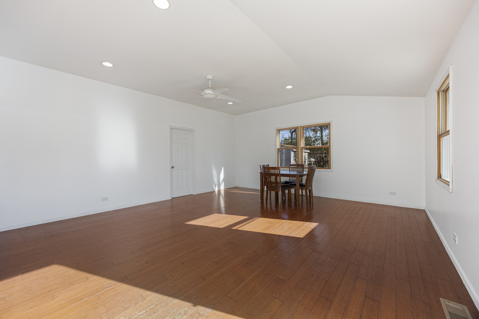 411 Arrowhead Trail Carol Stream IL 60188