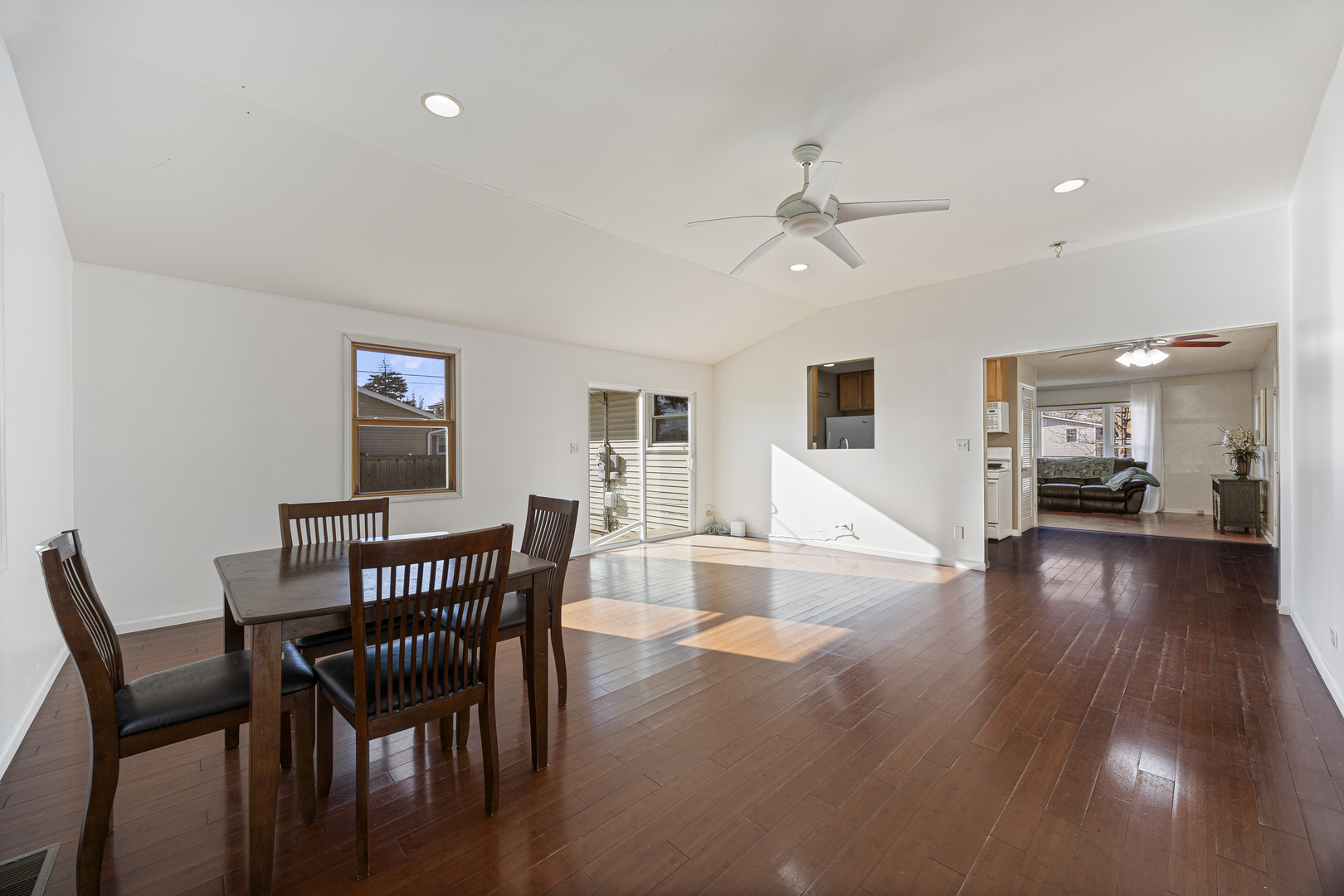 411 Arrowhead Trail Carol Stream IL 60188