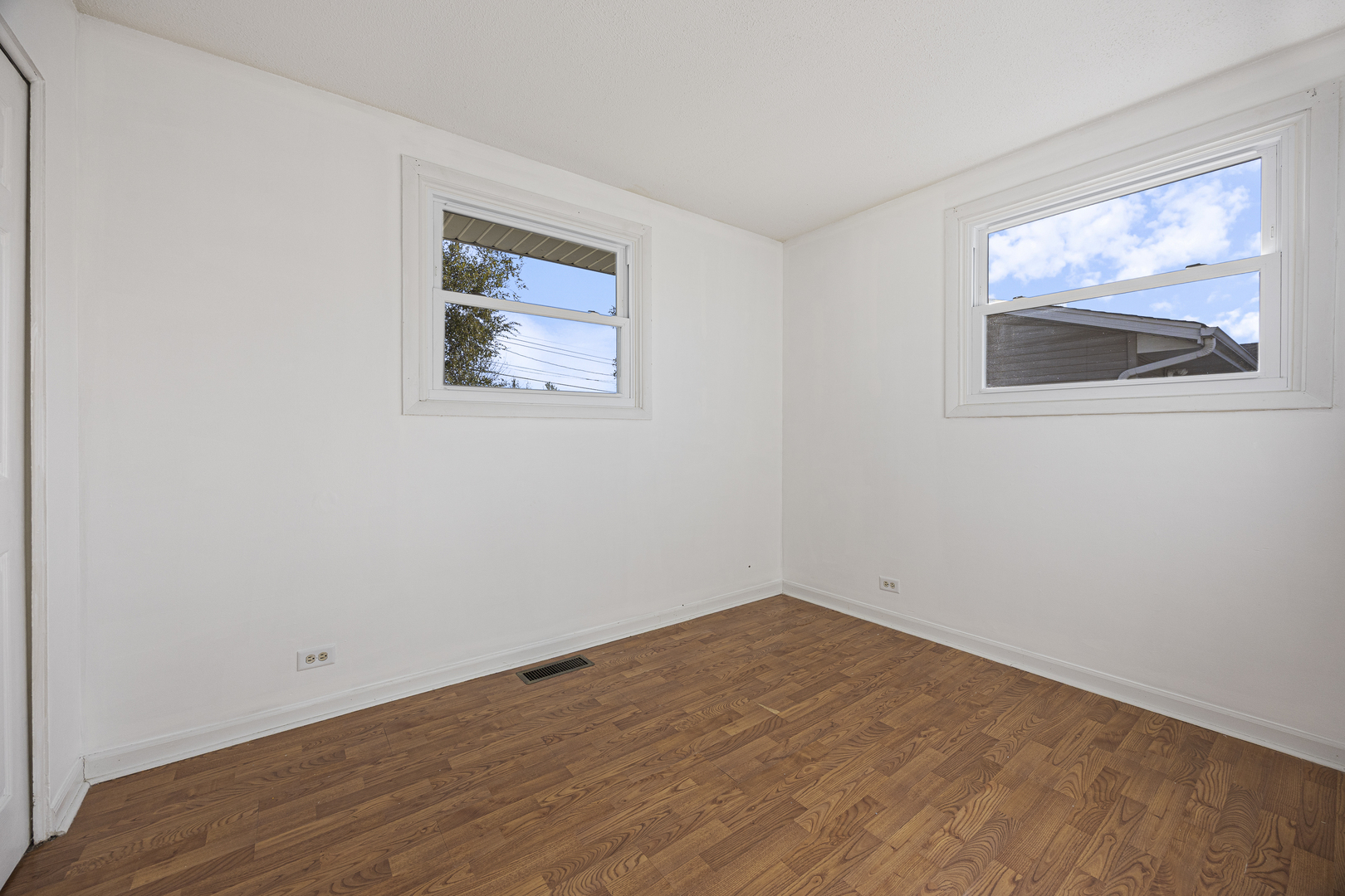 411 Arrowhead Trail Carol Stream IL 60188