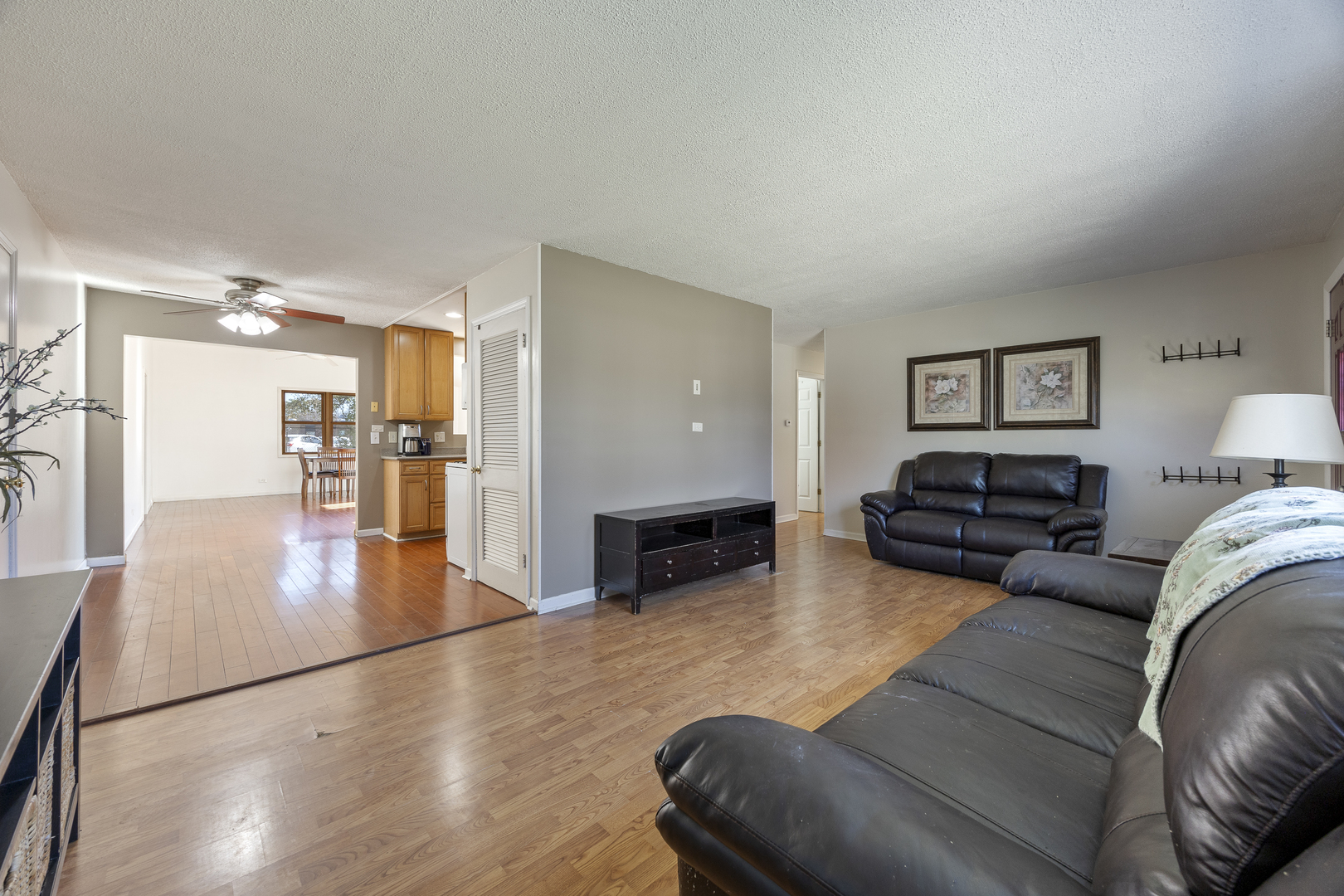 411 Arrowhead Trail Carol Stream IL 60188
