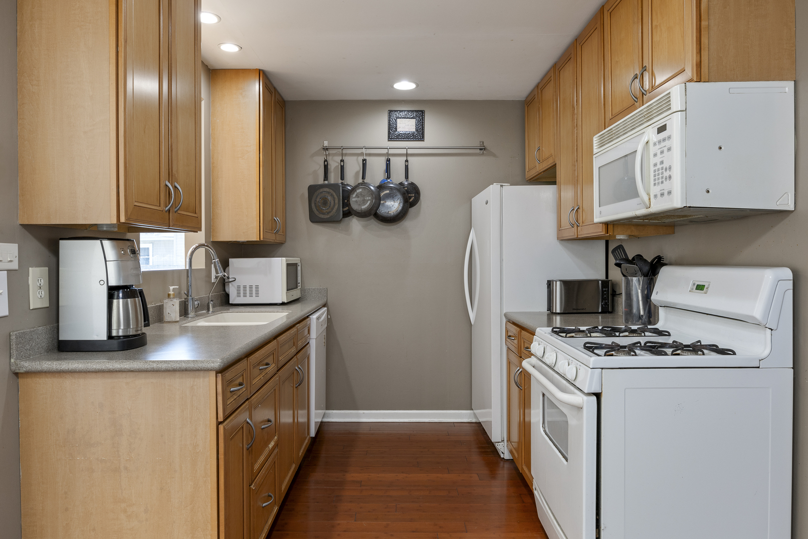 411 Arrowhead Trail Carol Stream IL 60188