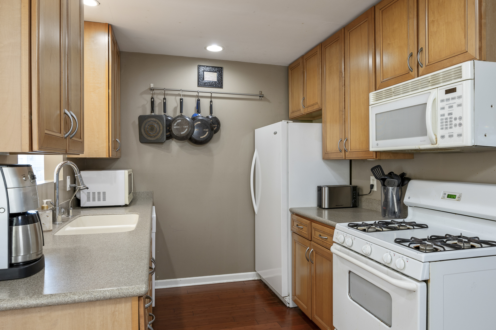 411 Arrowhead Trail Carol Stream IL 60188