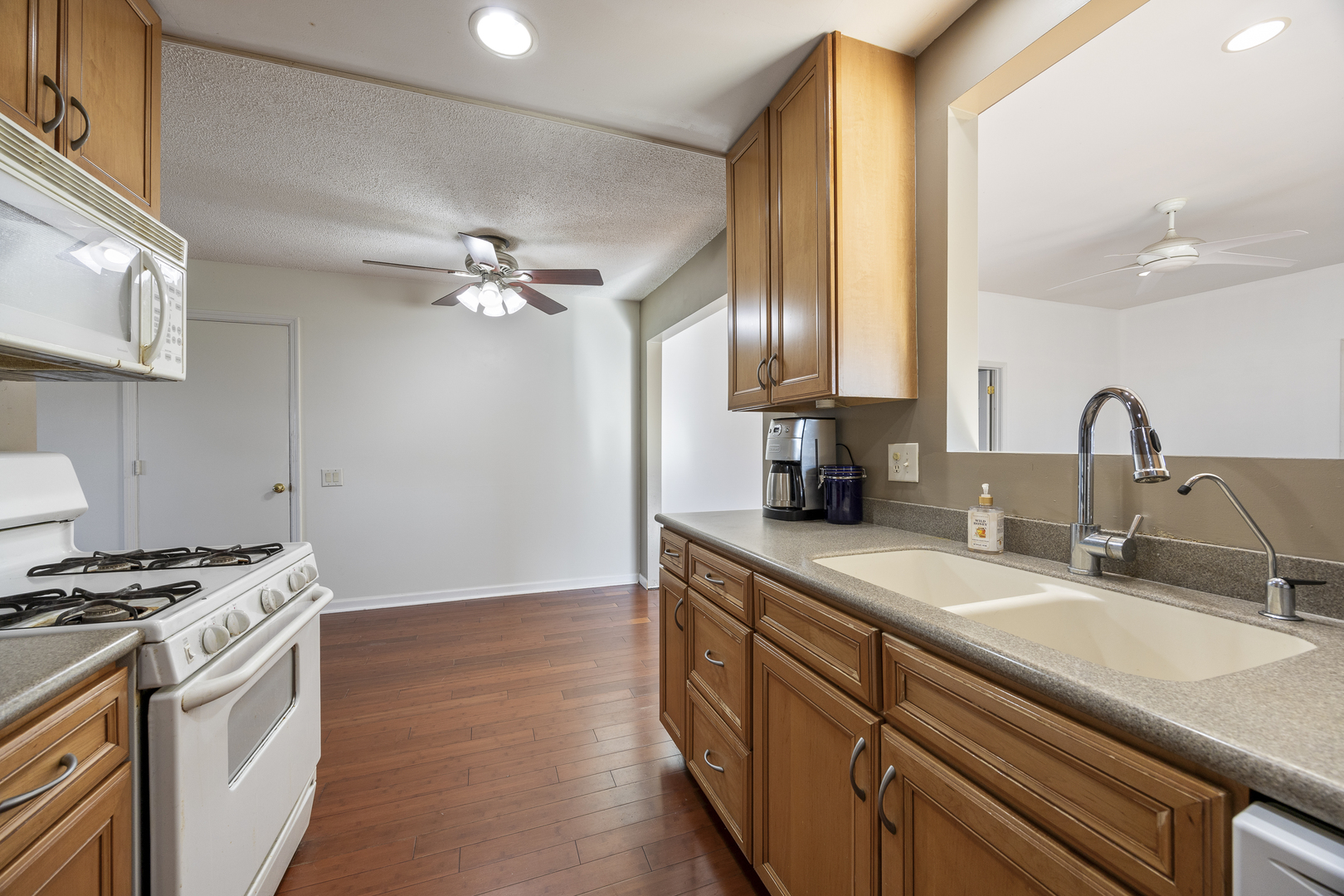 411 Arrowhead Trail Carol Stream IL 60188