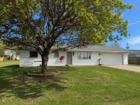 419 East Cleveland Street Cullom IL 60929