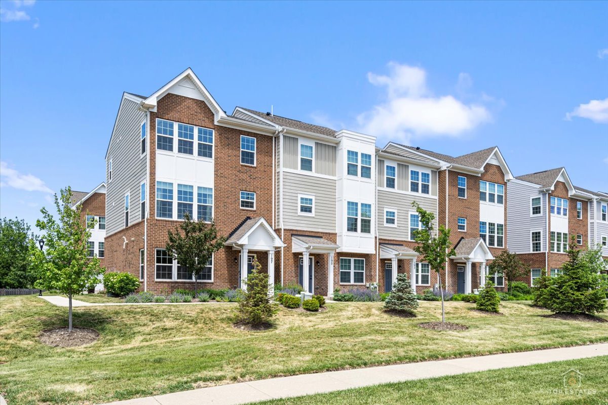 197 Canterbury Way Lake Zurich IL 60047