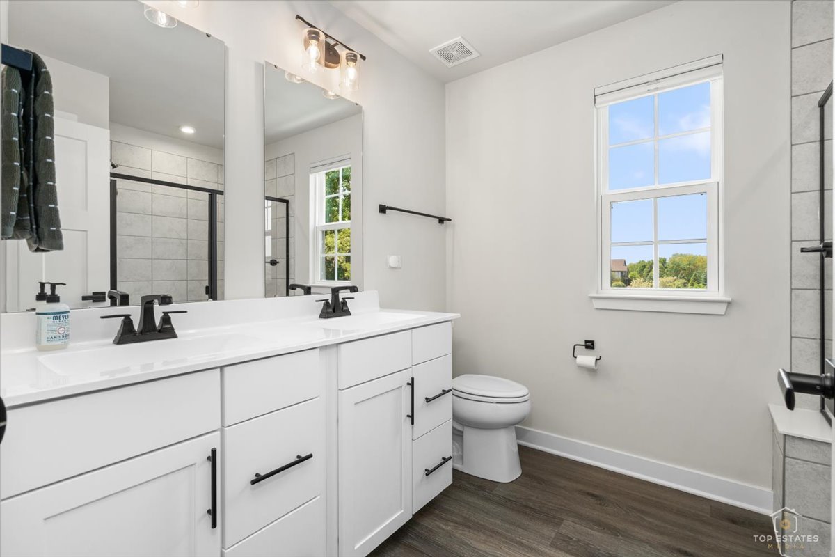 197 Canterbury Way Lake Zurich IL 60047