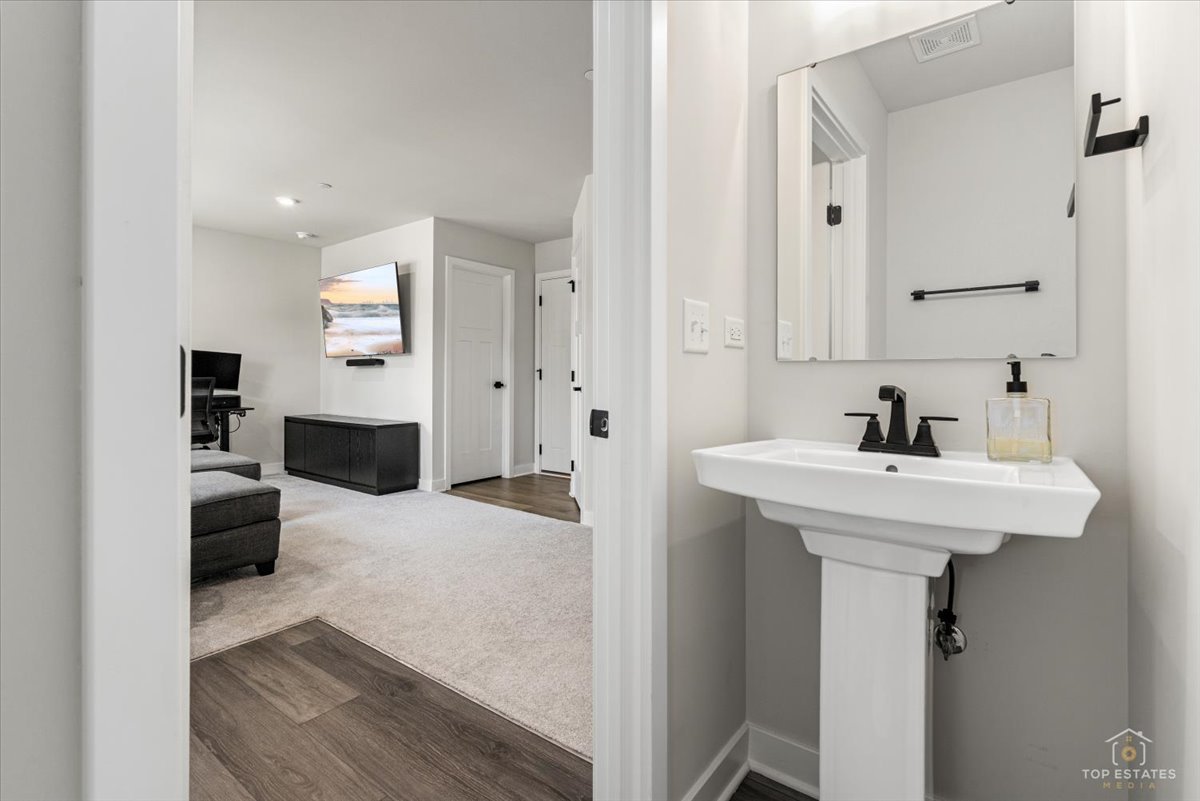 197 Canterbury Way Lake Zurich IL 60047