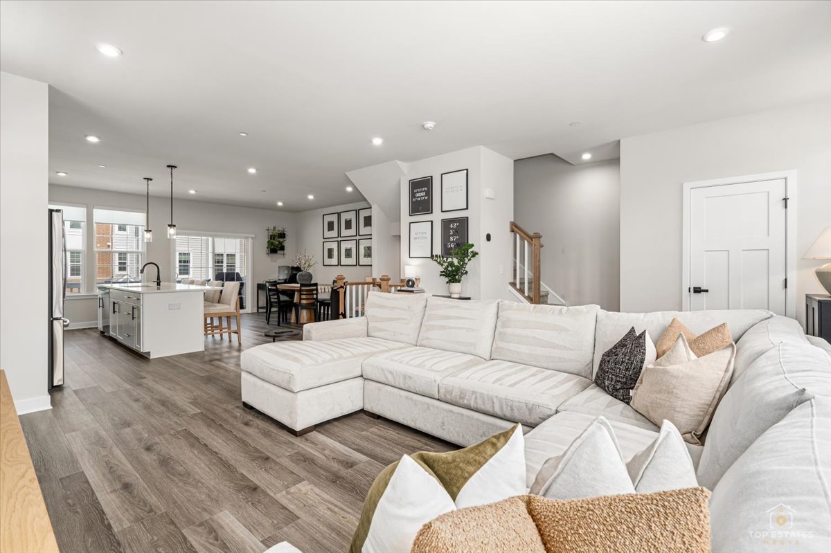 197 Canterbury Way Lake Zurich IL 60047