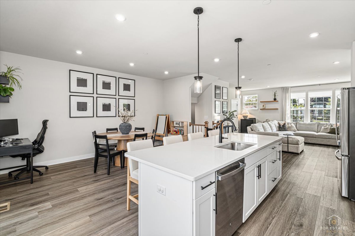 197 Canterbury Way Lake Zurich IL 60047