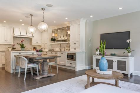 62 Woodley Road Winnetka IL 60093