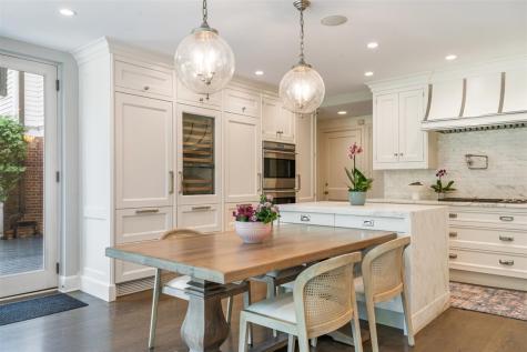 62 Woodley Road Winnetka IL 60093