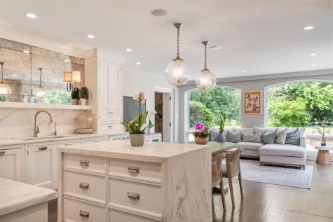 62 Woodley Road Winnetka IL 60093