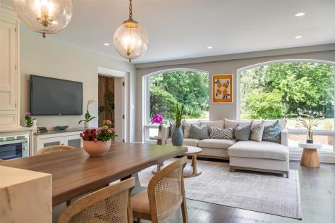 62 Woodley Road Winnetka IL 60093