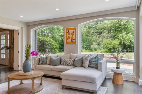 62 Woodley Road Winnetka IL 60093