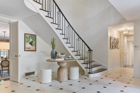 62 Woodley Road Winnetka IL 60093