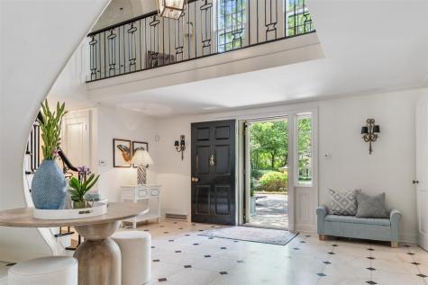 62 Woodley Road Winnetka IL 60093