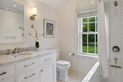 62 Woodley Road Winnetka IL 60093