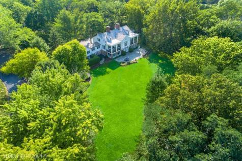 62 Woodley Road Winnetka IL 60093
