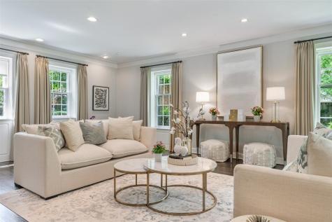 62 Woodley Road Winnetka IL 60093