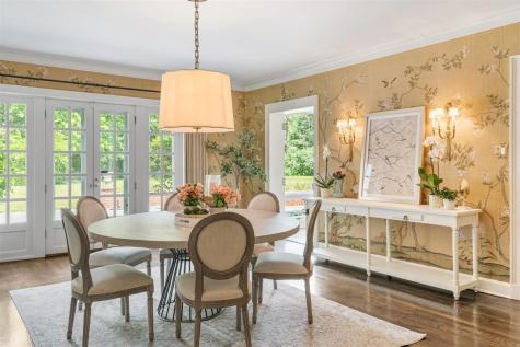 62 Woodley Road Winnetka IL 60093