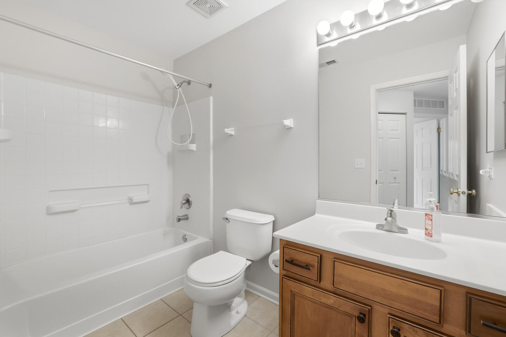 2246 Pembridge Drive Lake In The Hills IL 60156