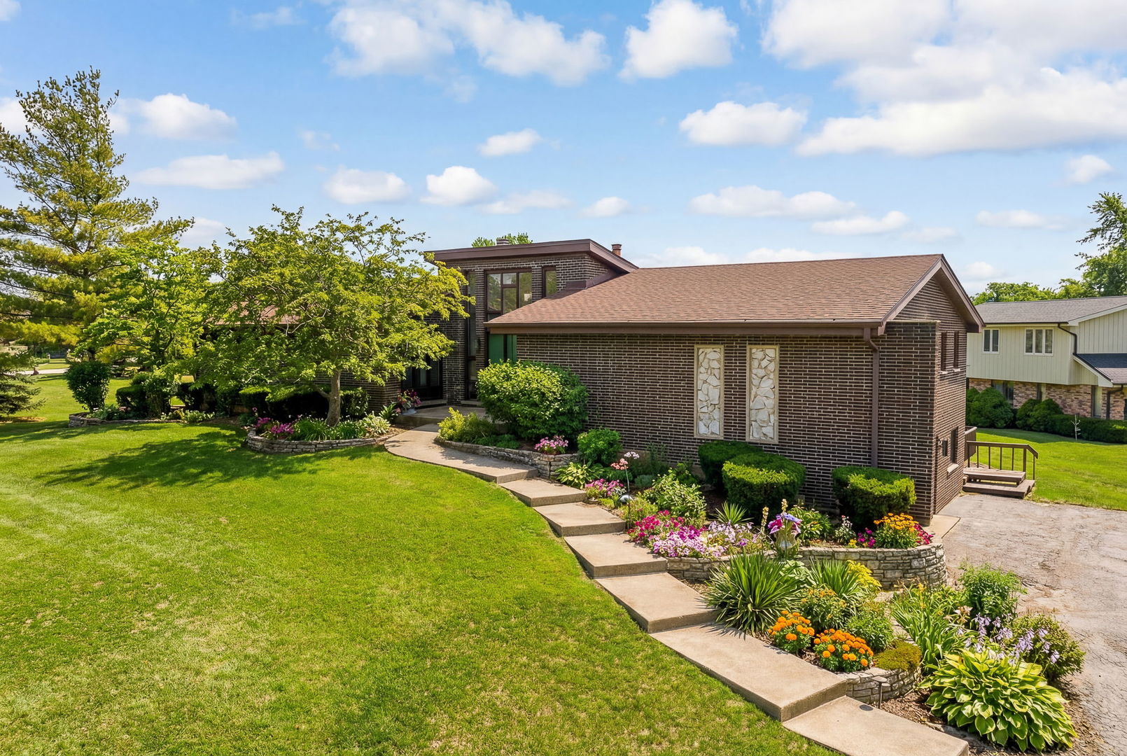 8405 Carriage Green Drive Darien IL 60561