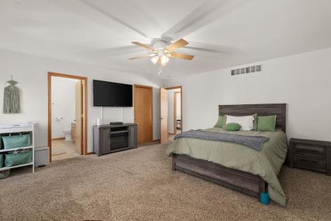 137 Lamplighter Loop Poplar Grove IL 61065