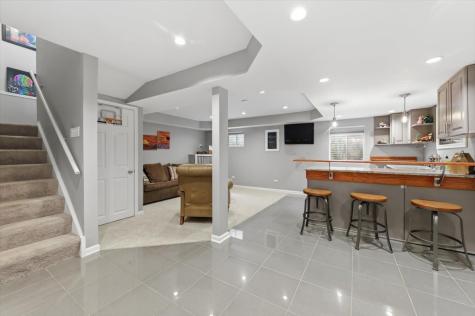 570 West Camden Lane South Elgin IL 60177