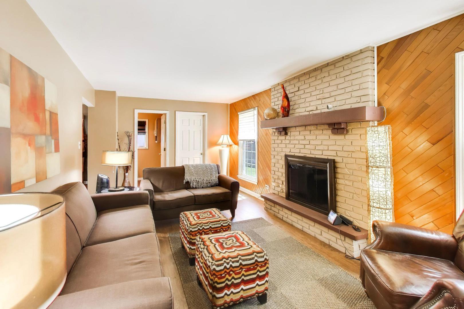 401 Collen Drive Lombard IL 60148