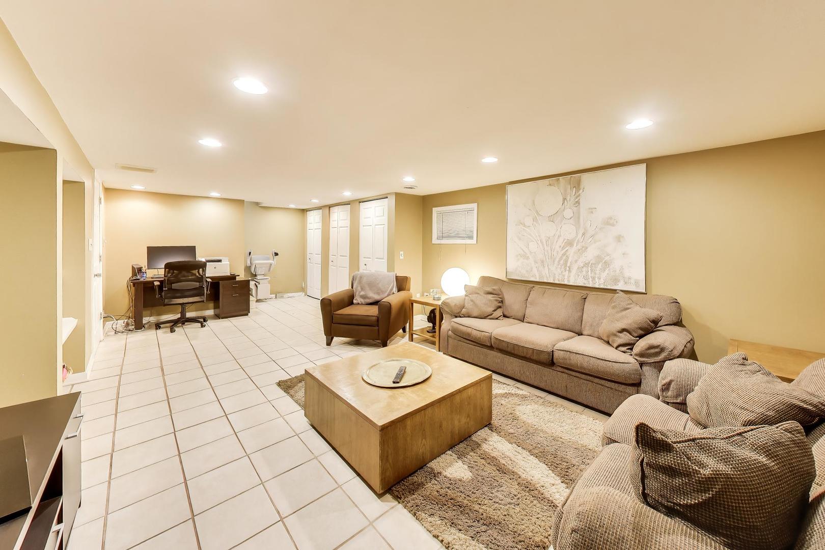 401 Collen Drive Lombard IL 60148