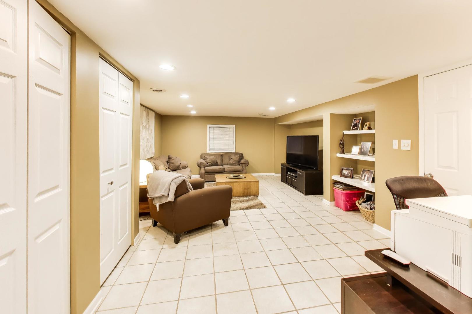 401 Collen Drive Lombard IL 60148